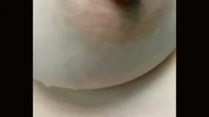 milf italiana scarica la tetta dura e piena di latte caldo 1733506609