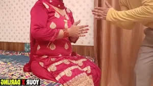 Raamu ke ladke ne punjabi jatti ki ghodi banakar ki gaand pilayi jatti rone lag gayi